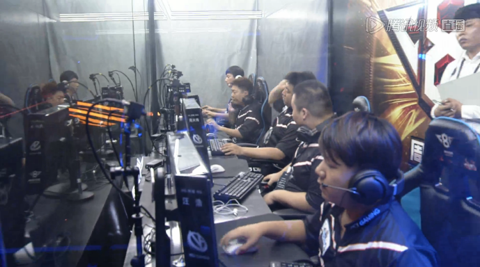 Top Esports 将与 JD Gaming 争夺总决赛名额