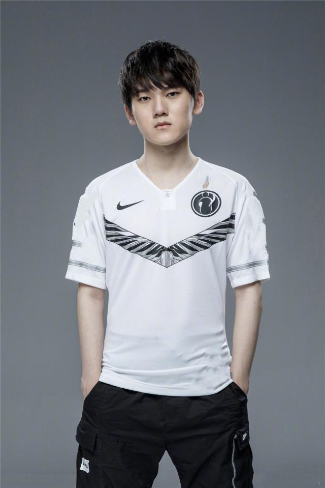 fear ： ＂在天赋方面， Jambo 绝对是前三名的AWP＂