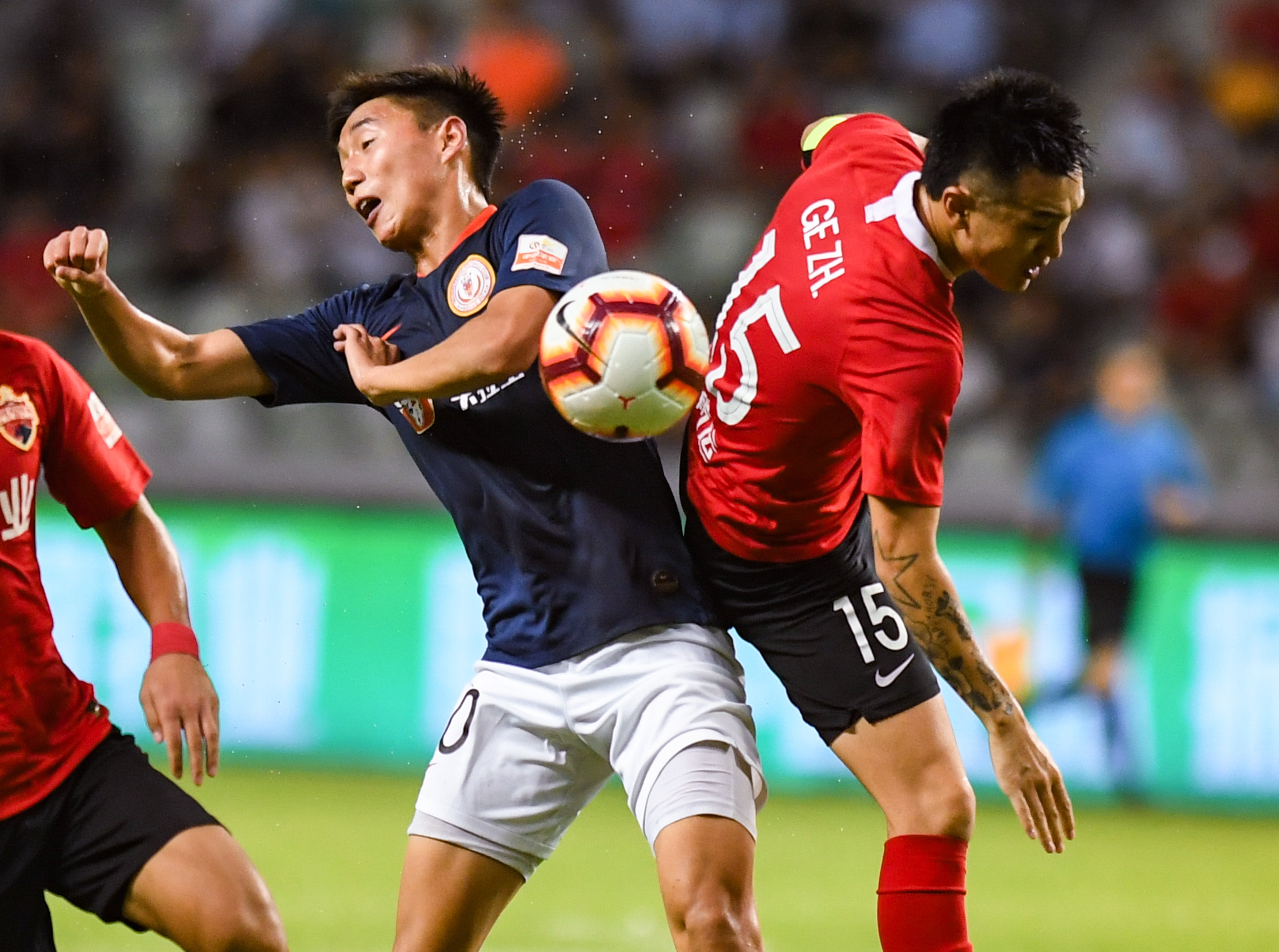 TES 战队 2-1 战胜 BLG 战队成功晋级淘汰赛八强